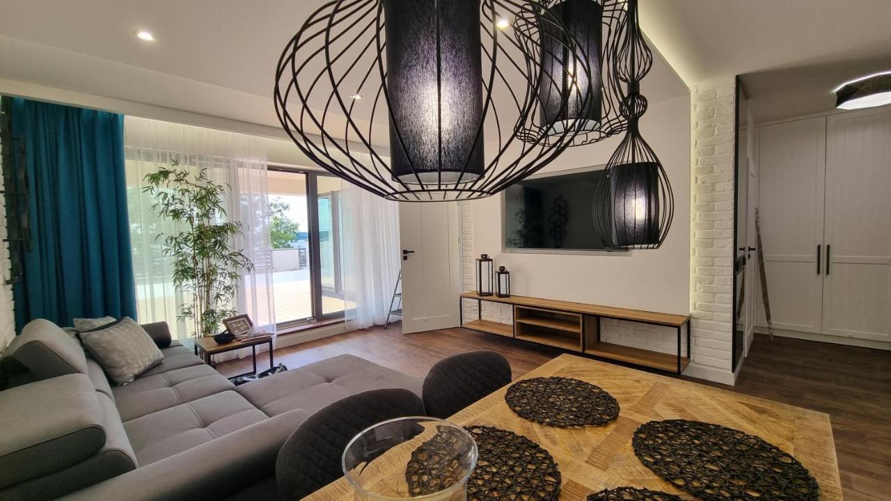 Lazur Apartment *